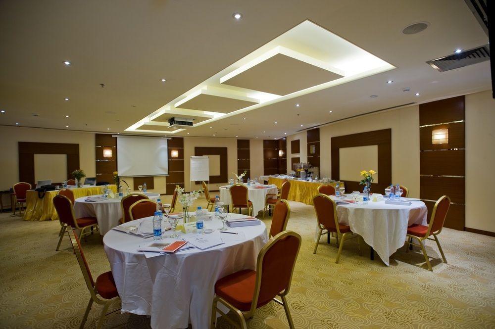Eastyard Khobar Hotel - Formerly Ramada By Wyndham Khobar Exterior photo
