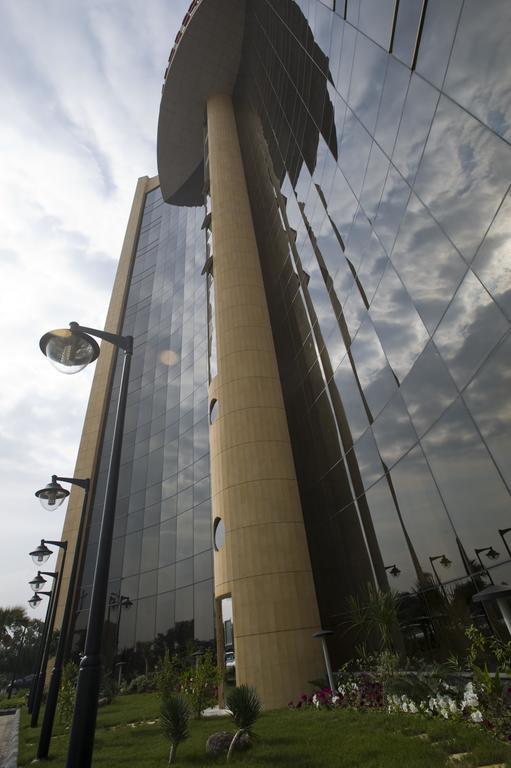 Eastyard Khobar Hotel - Formerly Ramada By Wyndham Khobar Exterior photo