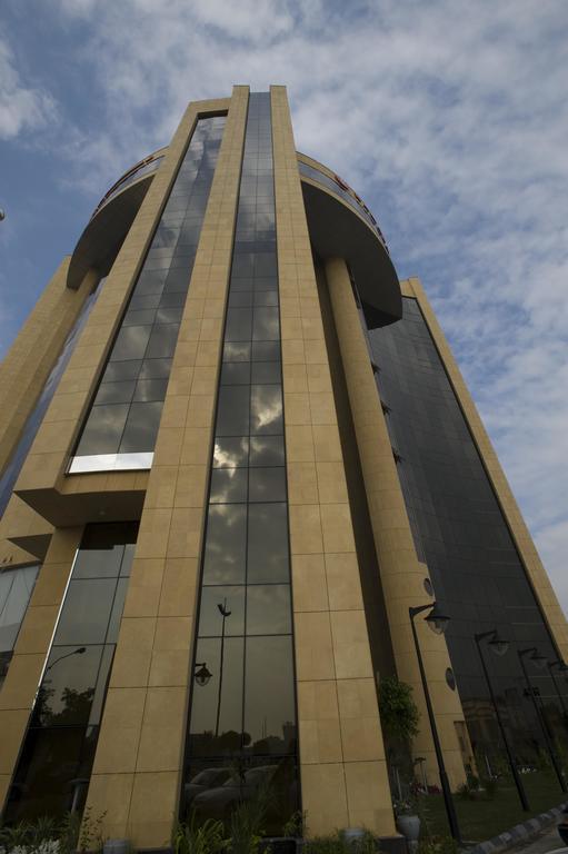 Eastyard Khobar Hotel - Formerly Ramada By Wyndham Khobar Exterior photo